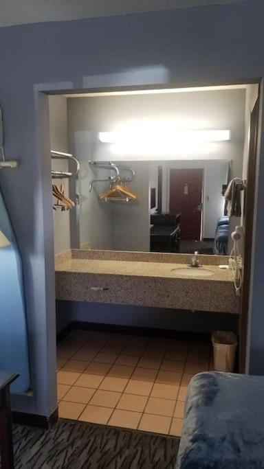 Osu King Bed Hotel Room 109 Wi-Fi Booking Stillwater Exterior foto