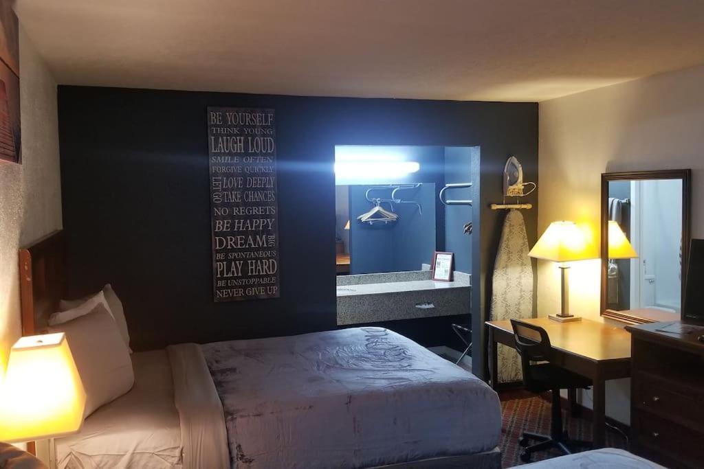 Osu King Bed Hotel Room 109 Wi-Fi Booking Stillwater Exterior foto