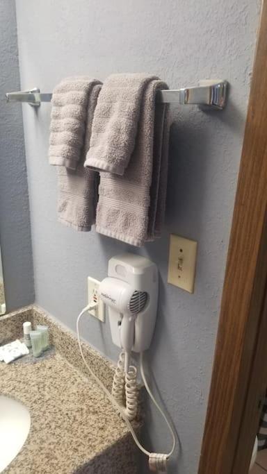 Osu King Bed Hotel Room 109 Wi-Fi Booking Stillwater Exterior foto