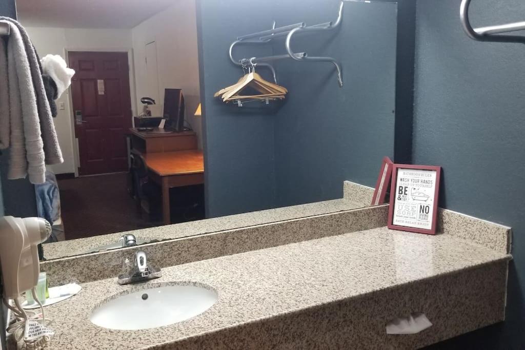 Osu King Bed Hotel Room 109 Wi-Fi Booking Stillwater Exterior foto
